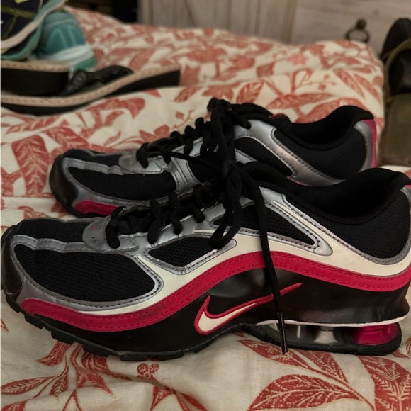 Nike 7 1/2 Reax Black and Pink Running Sneakers - Picture 6 of 6